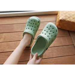 Women Clogs Summer Female Sandals Thick Bottom Home Slides Soft EVA Dry Wedges Platform Garden Shoes Beach Sandals Home Slippers